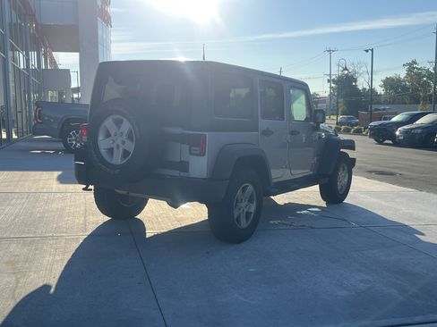 Used 2016 Jeep Wrangler Unlimited Sport w/ Quick Order Package 24S AWD/4WD image 3