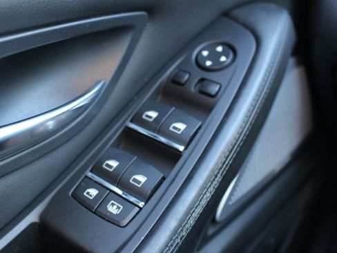 Used 2013 BMW M5 image 11