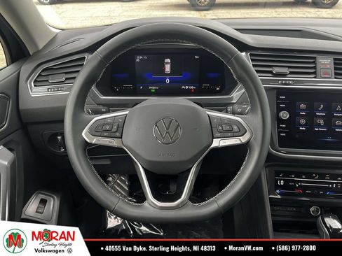 Used 2022 Volkswagen Tiguan SE AWD/4WD image 16