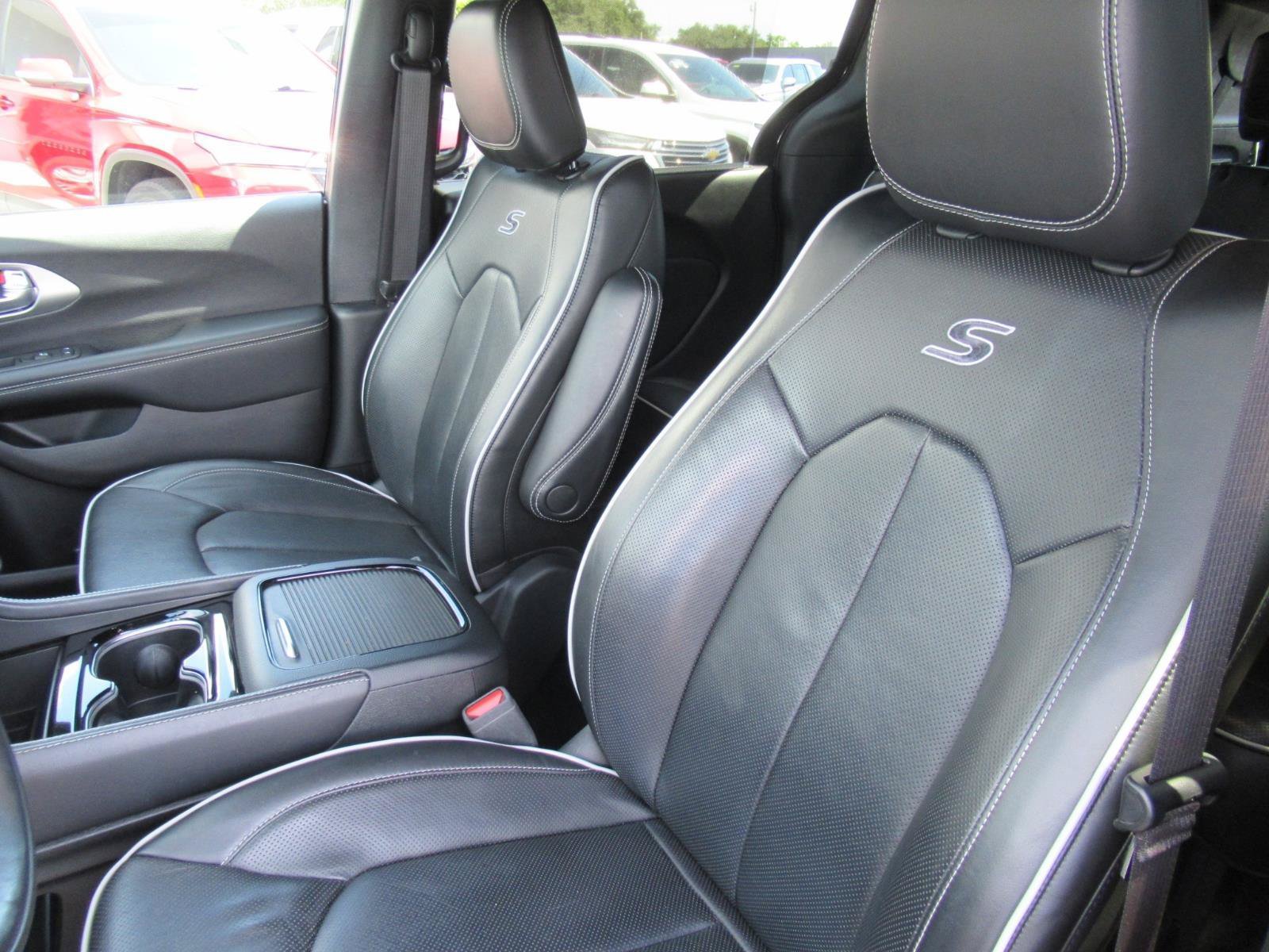 Used 2022 Chrysler Pacifica Limited w/ S Appearance Package FWD image 20