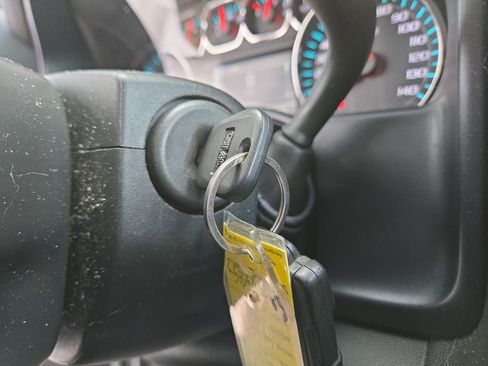 Used 2018 GMC Sierra 1500 SLE w/ Black Pack image 13