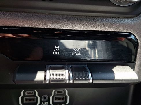 Used 2020 RAM 1500 Big Horn AWD/4WD image 25