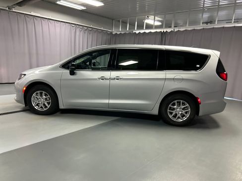 New 2026 Chrysler Voyager LX image 4