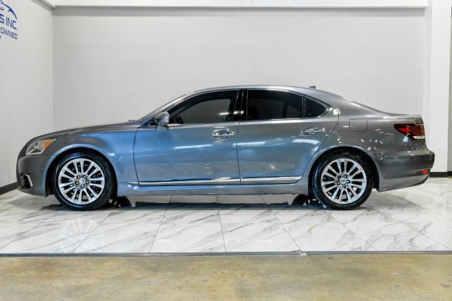 Used 2017 Lexus LS 460 w/ Comfort Package RWD image 16