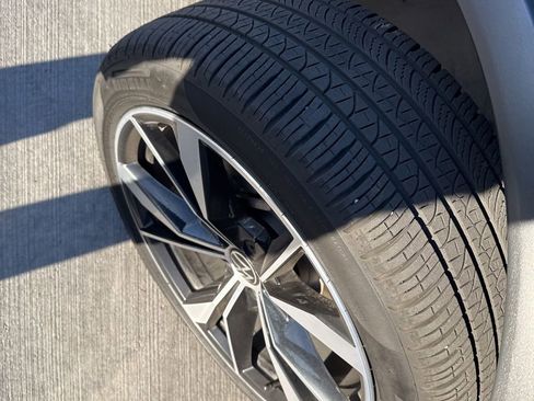 Used 2022 Volkswagen Tiguan SEL R-Line image 3