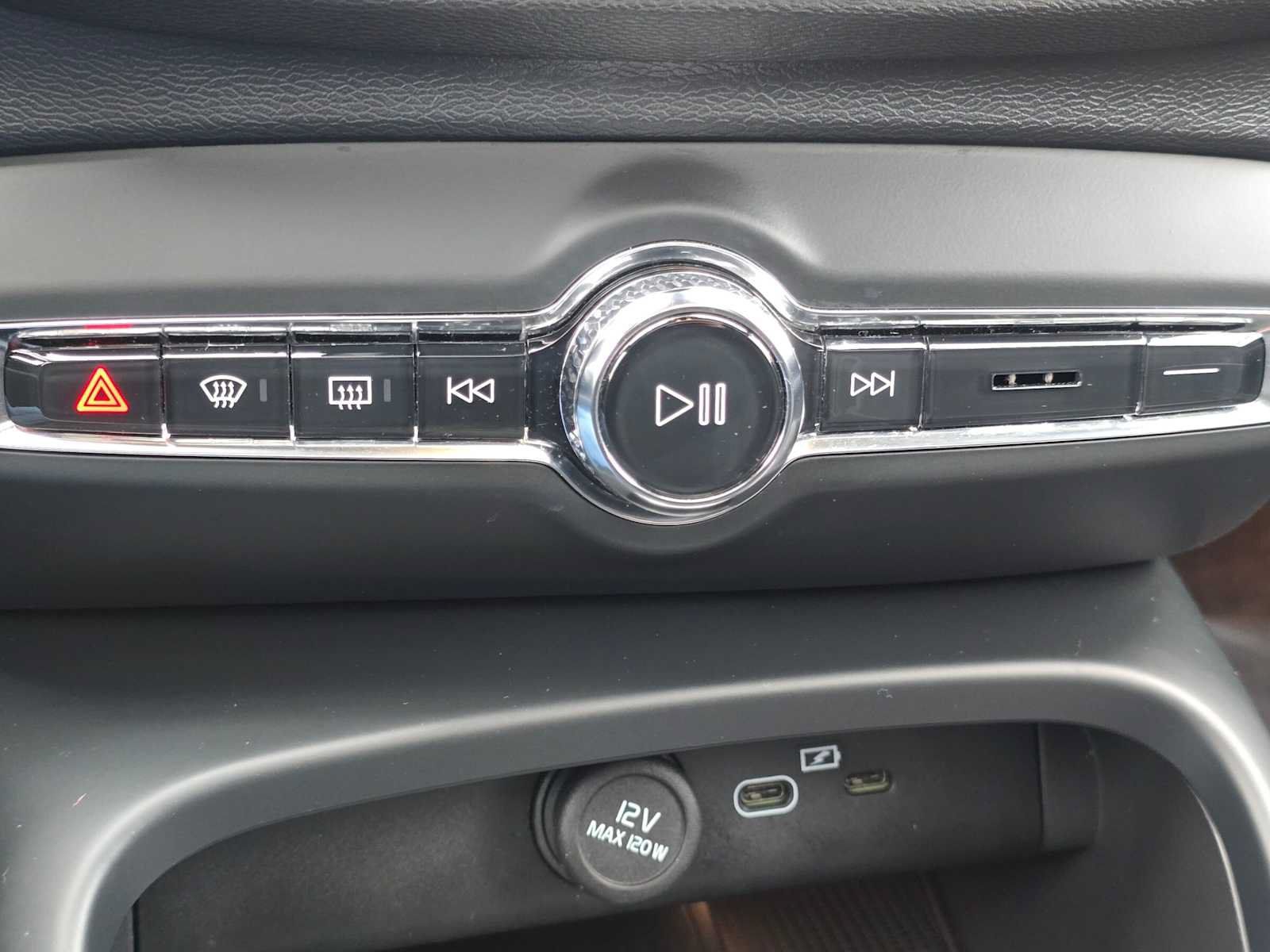 Used 2024 Volvo XC40 Recharge Plus w/ Protection Package Premier AWD/4WD image 30