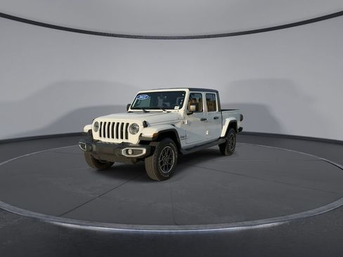Used 2022 Jeep Gladiator Overland w/ LED Lighting Group AWD/4WD image 4