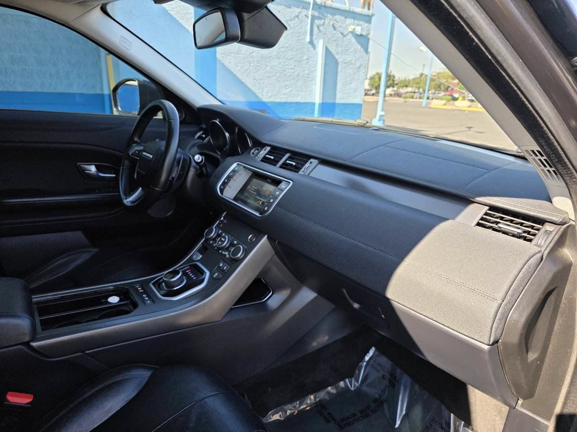 Used 2019 Land Rover Range Rover Evoque SE AWD/4WD image 18