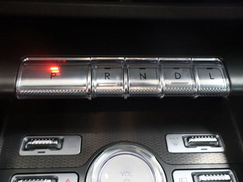 Used 2024 Lincoln Nautilus Premier image 19