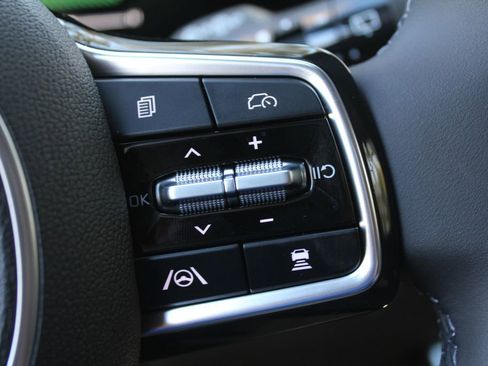 New 2026 Kia Carnival FWD image 35