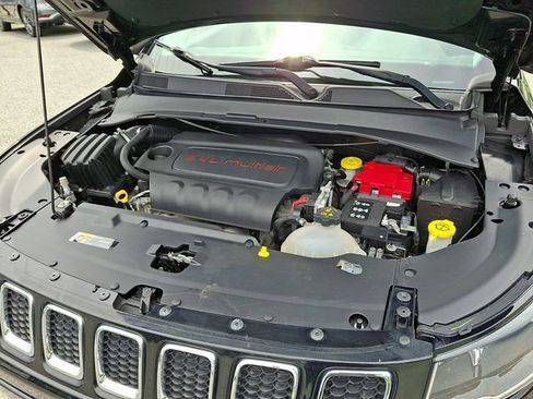 Used 2021 Jeep Compass Latitude w/ Convenience Group AWD/4WD image 28