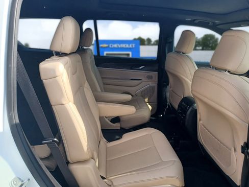 Used 2023 Jeep Grand Cherokee L Limited w/ Luxury Tech Group II AWD/4WD image 27
