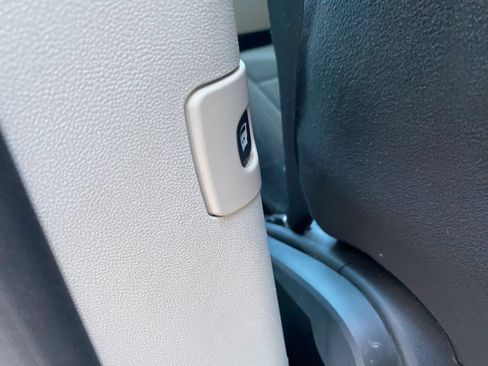 Used 2012 Dodge Grand Caravan SXT FWD image 11