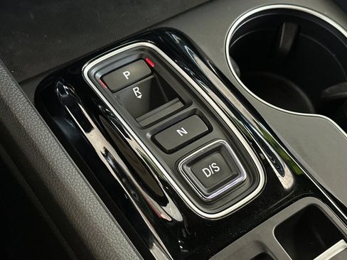 Used 2025 Honda Pilot Sport image 22