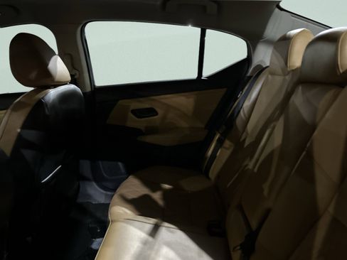 Used 2025 Nissan Sentra SV w/ SV Premium Package image 11