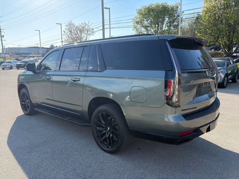 Used 2024 Cadillac Escalade ESV Sport w/ LPO, ONYX Package image 2