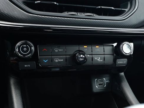New 2026 Jeep Compass Latitude AWD/4WD image 18