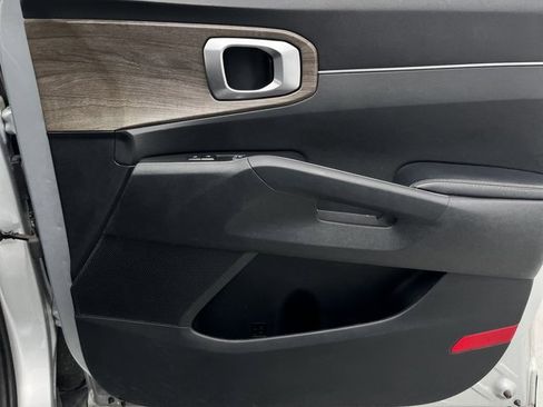 Used 2021 Kia Sorento EX w/ Panoramic Sunroof Package image 32