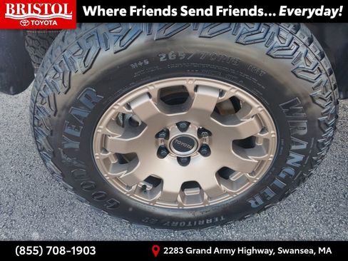 Used 2025 Toyota Tacoma Trailhunter image 11