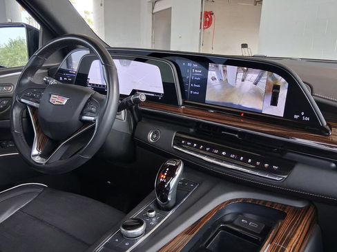 Used 2023 Cadillac Escalade ESV Premium Luxury RWD image 17