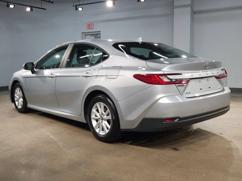 Used 2025 Toyota Camry LE FWD image 5