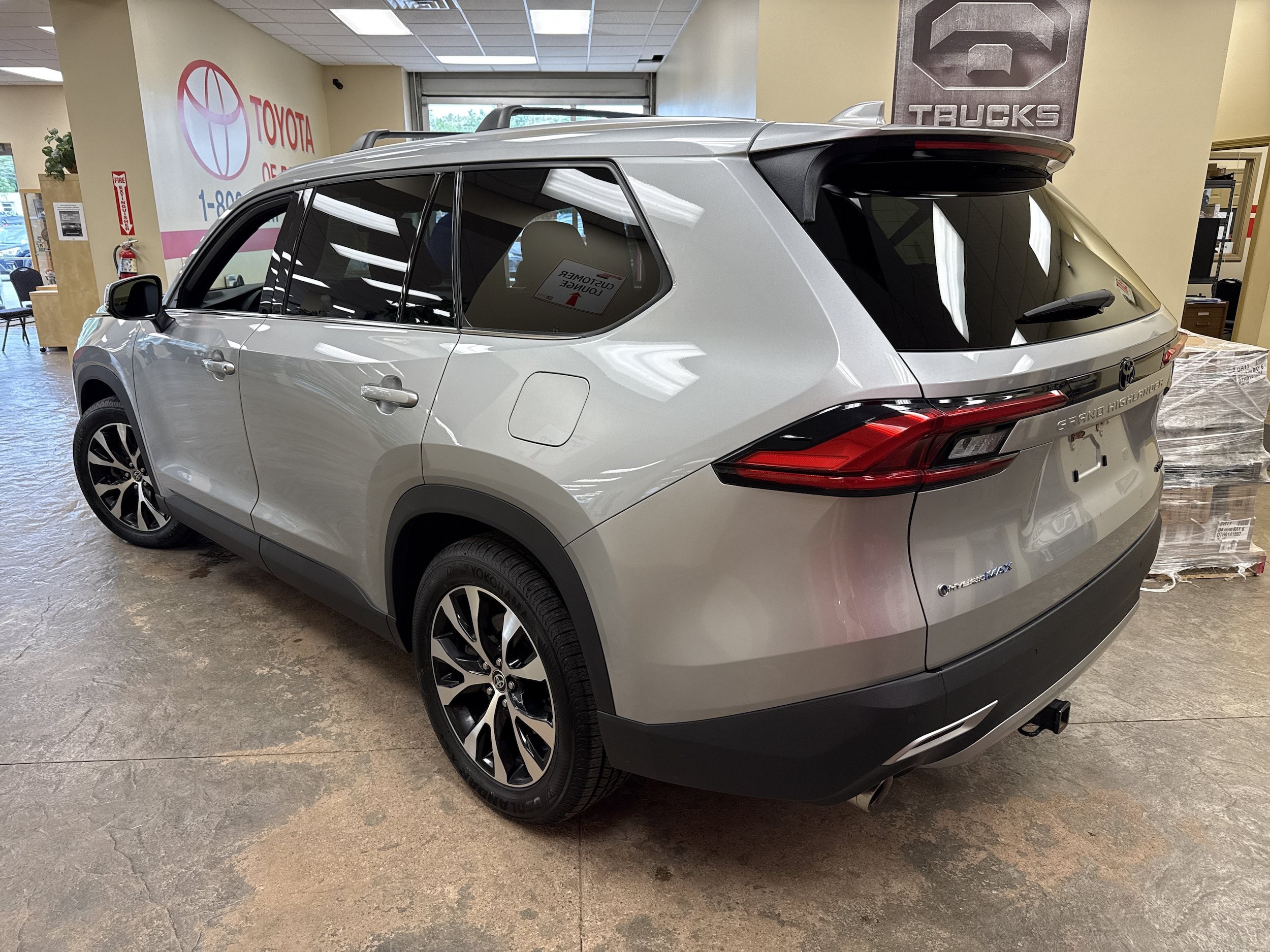 Used 2024 Toyota Grand Highlander AWD Hybrid image 10