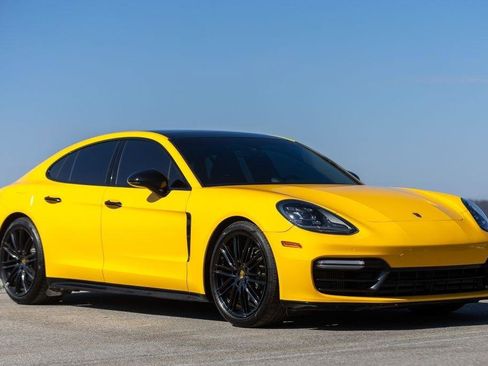 Used 2018 Porsche Panamera 4S image 23