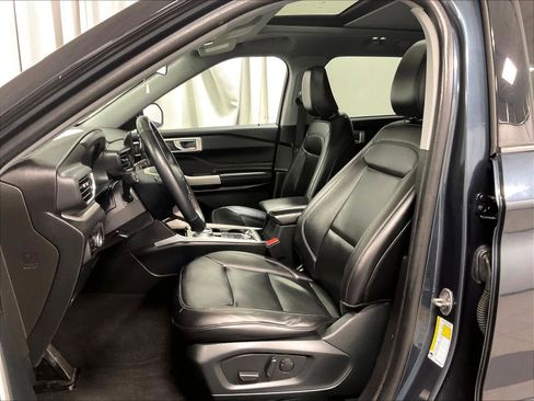 Used 2023 Ford Explorer XLT w/ Equipment Group 202A image 10