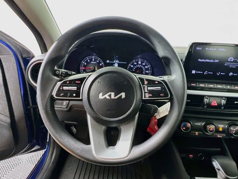 Used 2022 Kia Forte LXS FWD image 17