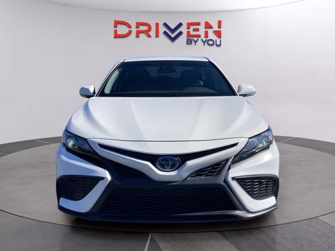 Used 2022 Toyota Camry SE image 9