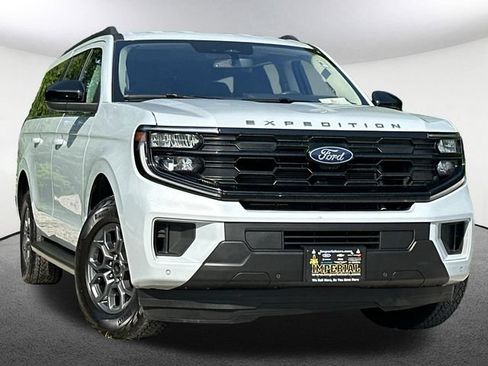 Used 2025 Ford Expedition Max Active AWD/4WD image 2