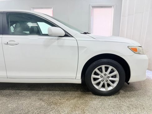 Used 2011 Toyota Camry XLE w/ SE/XLE Extra-Value Pkg image 8