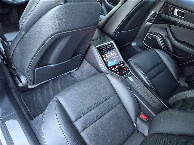 Used 2018 Porsche Panamera image 17