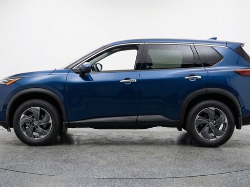 Used 2025 Nissan Rogue SV AWD/4WD image 5