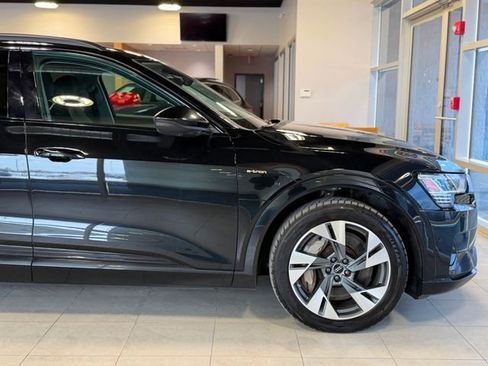 Used 2022 Audi e-tron Premium w/ Convenience Plus Package image 16