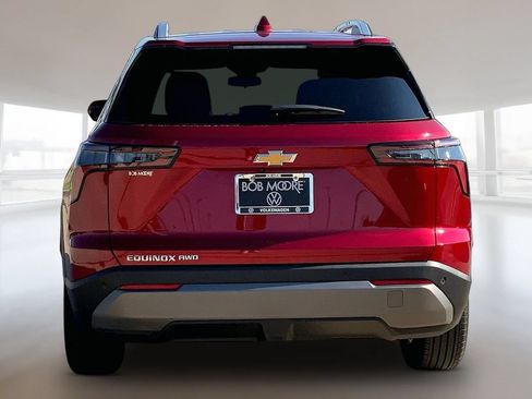 Used 2025 Chevrolet Equinox LT w/ Convenience Package II AWD/4WD image 4