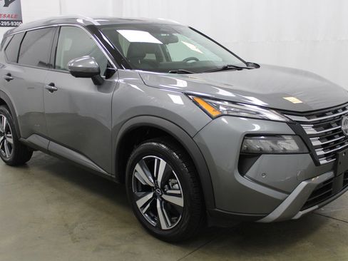 Used 2024 Nissan Rogue SL AWD/4WD image 4