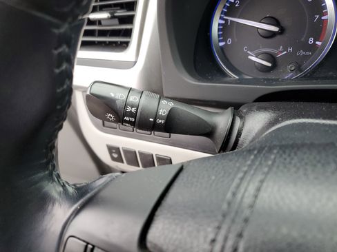 Used 2018 Toyota Highlander XLE image 17