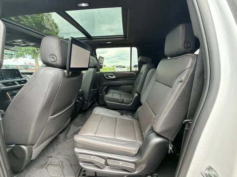 Used 2023 Chevrolet Suburban High Country w/ Premium Package 2 AWD/4WD image 13