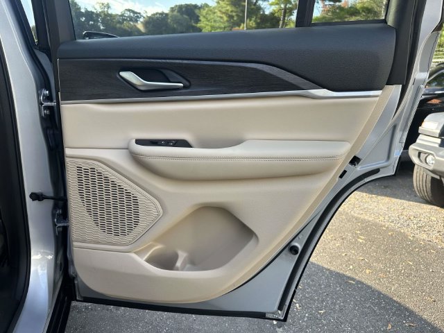 Certified 2024 Jeep Grand Cherokee Limited AWD/4WD image 21