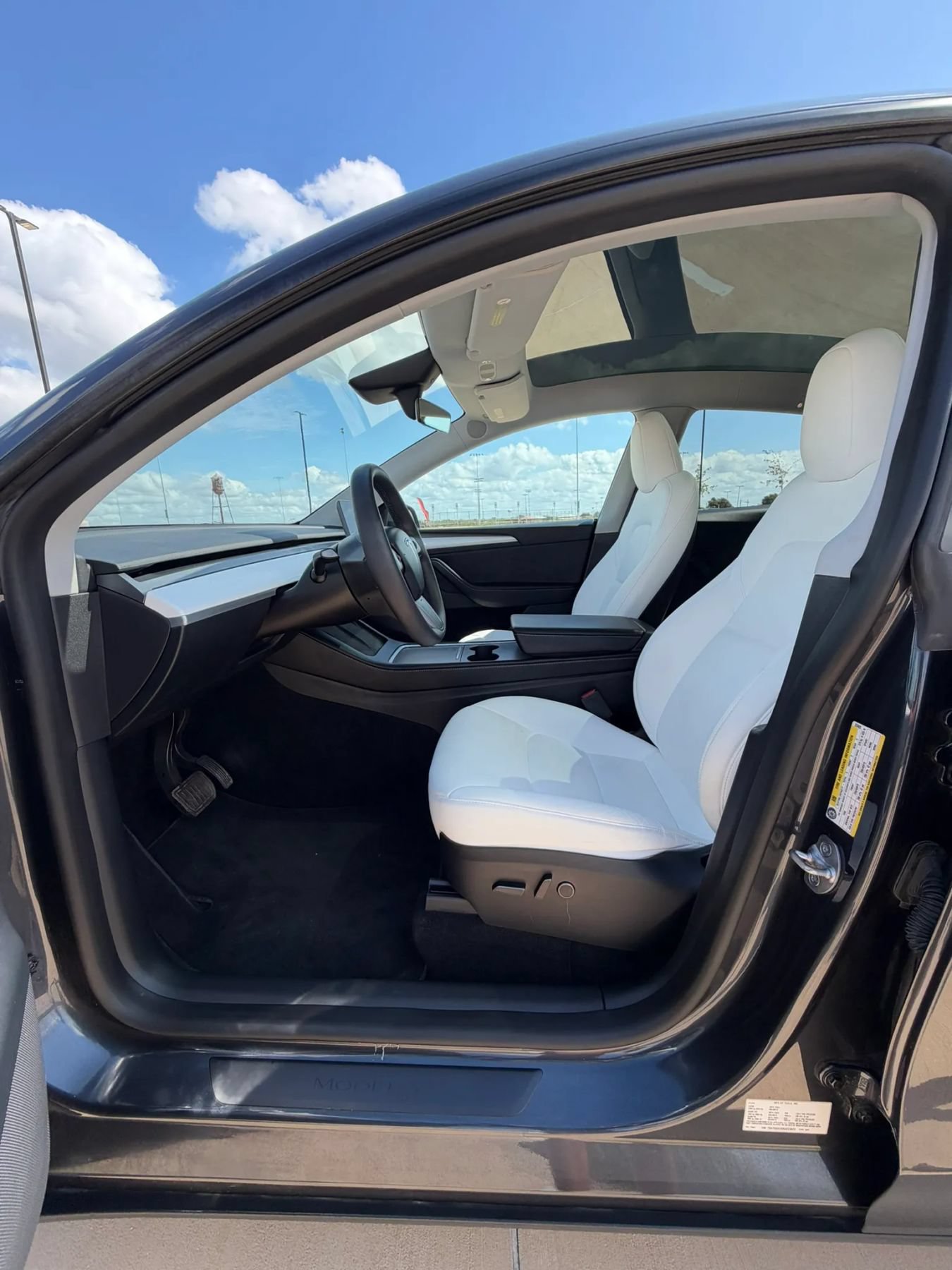 Used 2024 Tesla Model Y Long Range AWD/4WD image 16