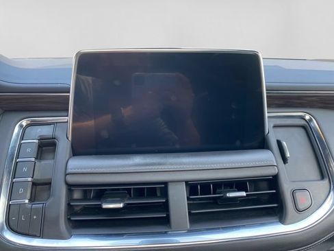 Used 2022 Chevrolet Tahoe Z71 w/ Luxury Package AWD/4WD image 17