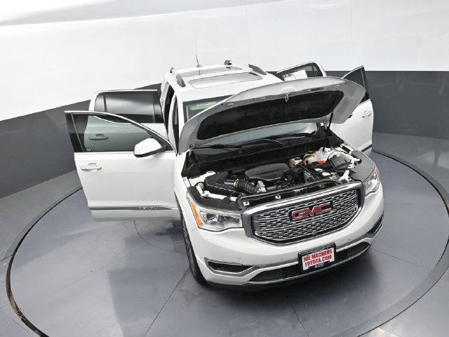 Used 2018 GMC Acadia Denali w/ Technology Package AWD/4WD image 39
