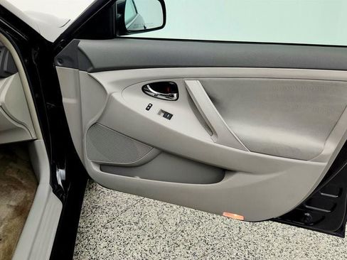 Used 2010 Toyota Camry LE FWD image 24