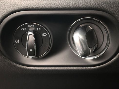 Certified 2026 Porsche Macan image 24