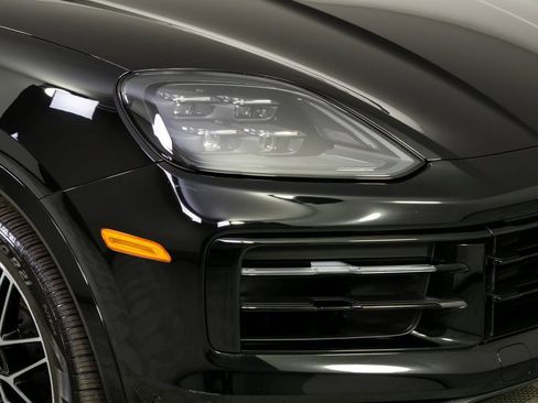 Certified 2024 Porsche Cayenne image 38