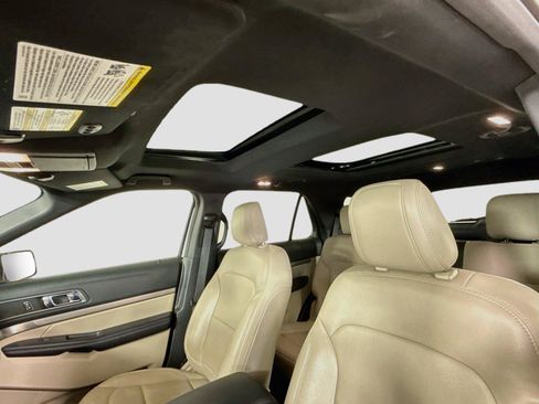 Used 2018 Ford Explorer XLT w/ Equipment Group 202A AWD/4WD image 16
