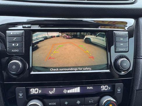 Used 2020 Nissan Rogue SV image 19