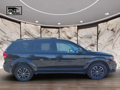 Used 2018 Dodge Journey SE w/ Connectivity Group FWD image 4