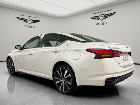 Used 2021 Nissan Altima 2.5 SR w/ SR Premium Package AWD/4WD image 3